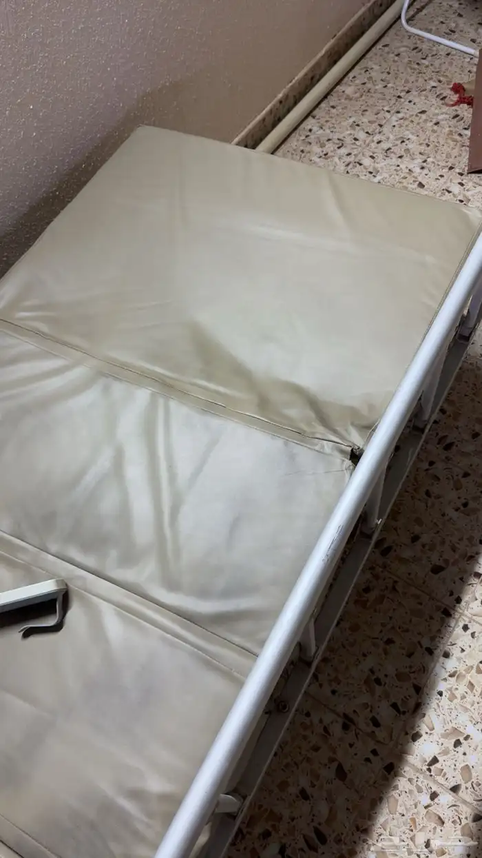 السلام عليكم للبيع سرير طبي 1
