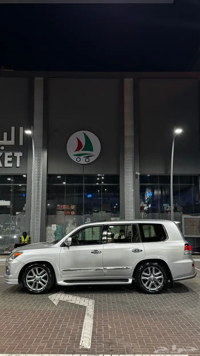 لكزس LX570 2014 فل DD 13
