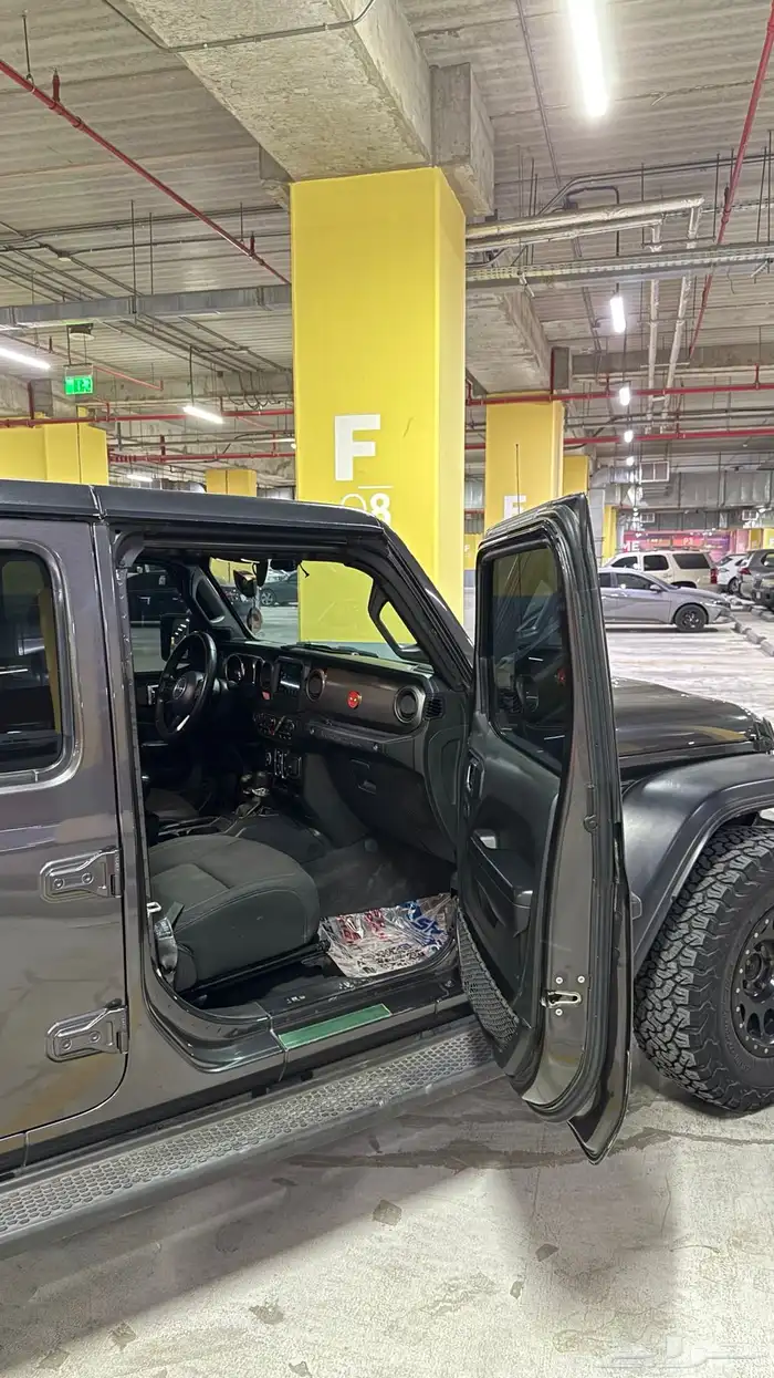 للبيع جيب رانجلر نظيف جدا 4