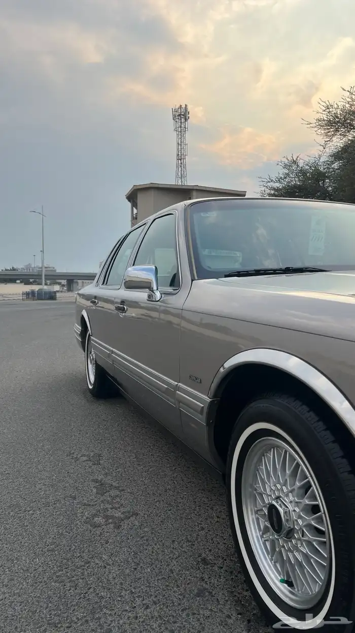 لينكون تاون كار 1994 مخزن 8