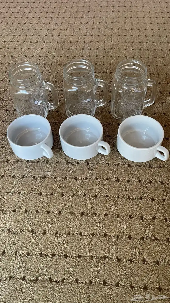 مجموعت اغراض شبه جديده للي يبغاها كامله 28 قطعه 100 ريال كل 22