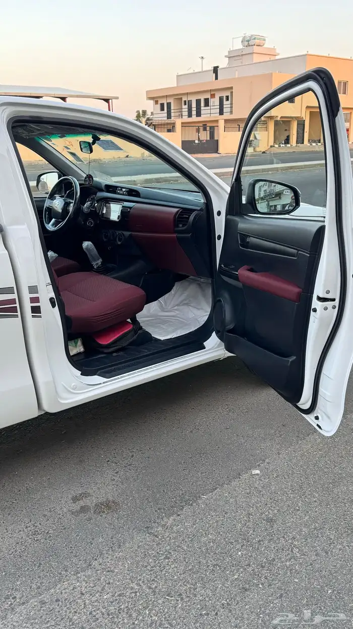 هايلوكس غماره بنزين 2023 9