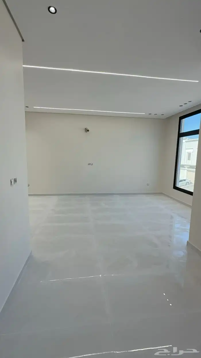 للبيع فيلا شبه منفصله 250 متر بالتاسع تصميم طيب 21