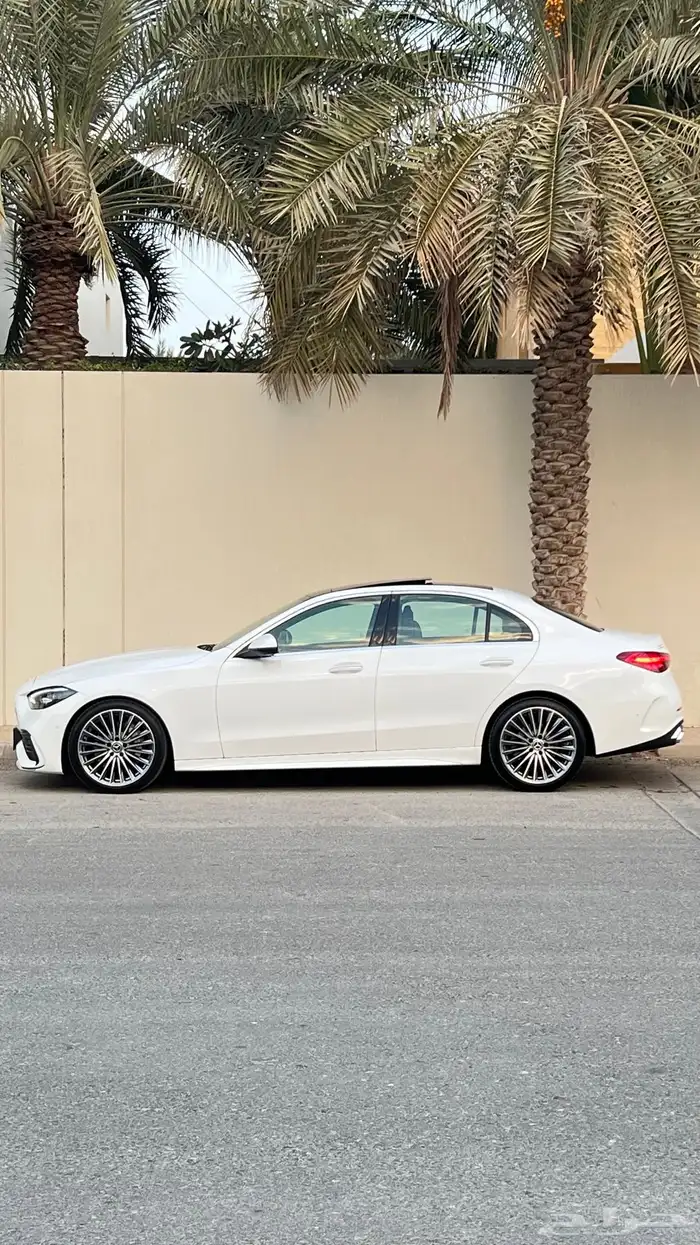 مرسيدس C300 موديل 2023 عداد 6 آلاف كيلو فقط 23