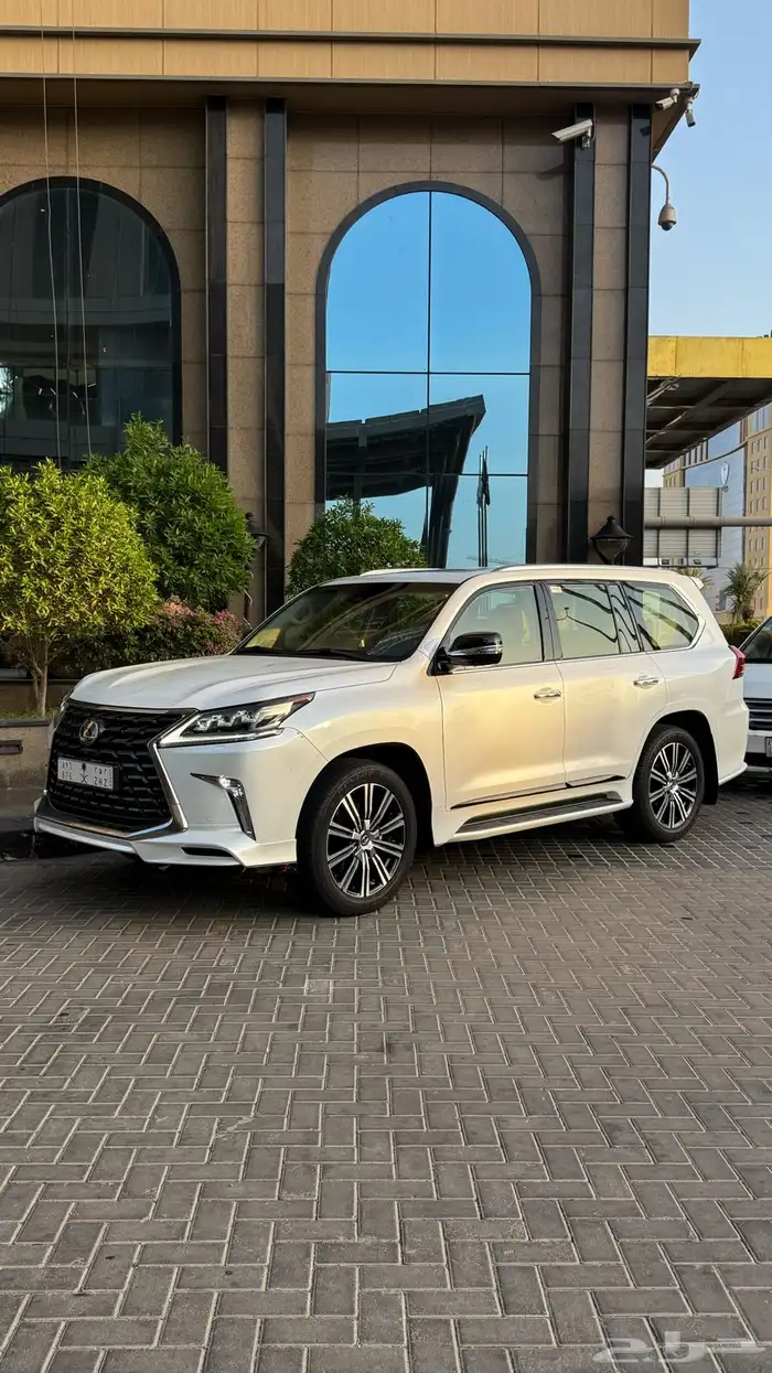 لكزس LX570 سعودي مخزن 2021 3