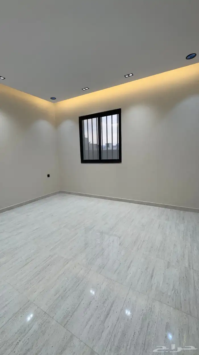 للبيع روف علوى مع ملحق مقابل نادى ضمك طريق ابها الخميس 27