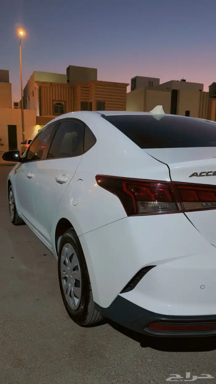 للبيع اكسنت خليجي نص فل 1600cc 4