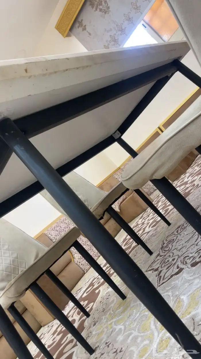 طاولة طعام مع 4 كراسي للبي 6
