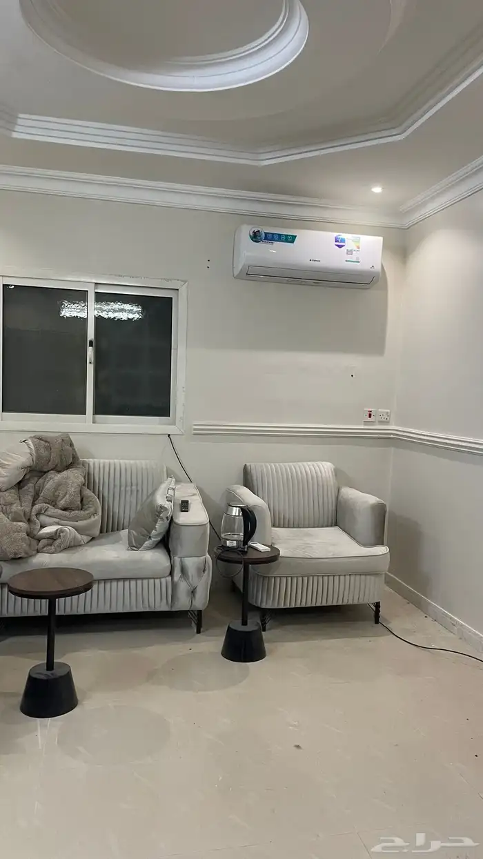 شقة علوية مفروشة غرفة وصالة عزاب للايجار حي النهضة 0