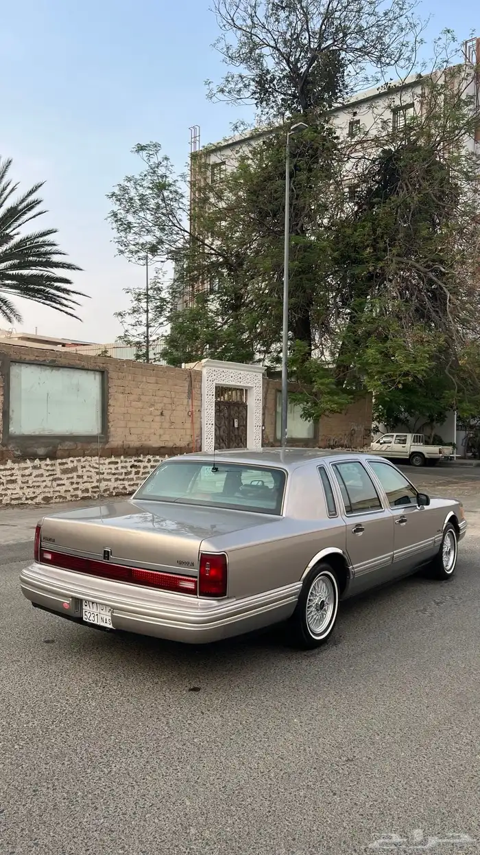 لينكون تاون كار 1994 مخزن 14