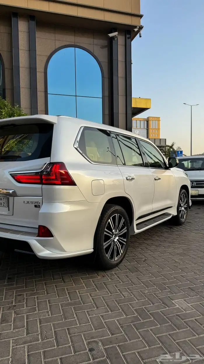 لكزس LX570 سعودي مخزن 2021 6