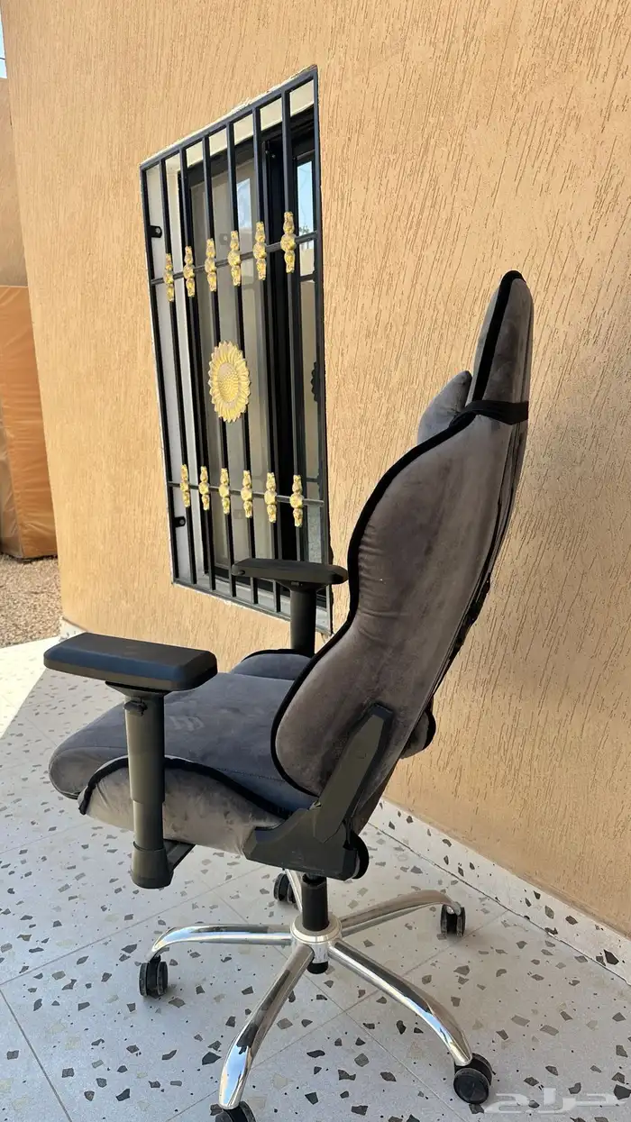 كرسي قيمنق اكس ليدر رمادي مخمل 1