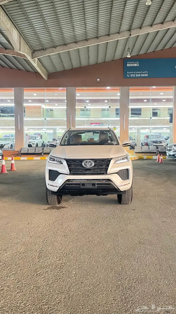 تويوتا فورتشنر بنزين - بدون دبل - 2025 1