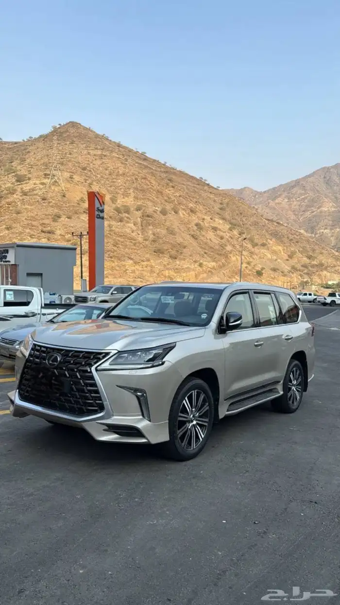 لكزس فل كامل DD اللون ذهبي LX 2016 3