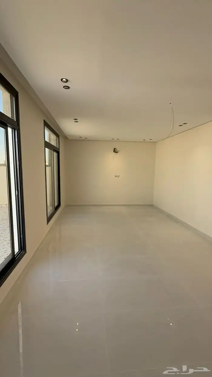 للبيع فيلا شبه منفصله 250 متر بالتاسع تصميم طيب 26