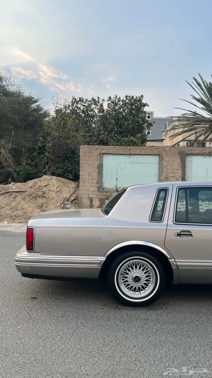 لينكون تاون كار 1994 مخزن 12