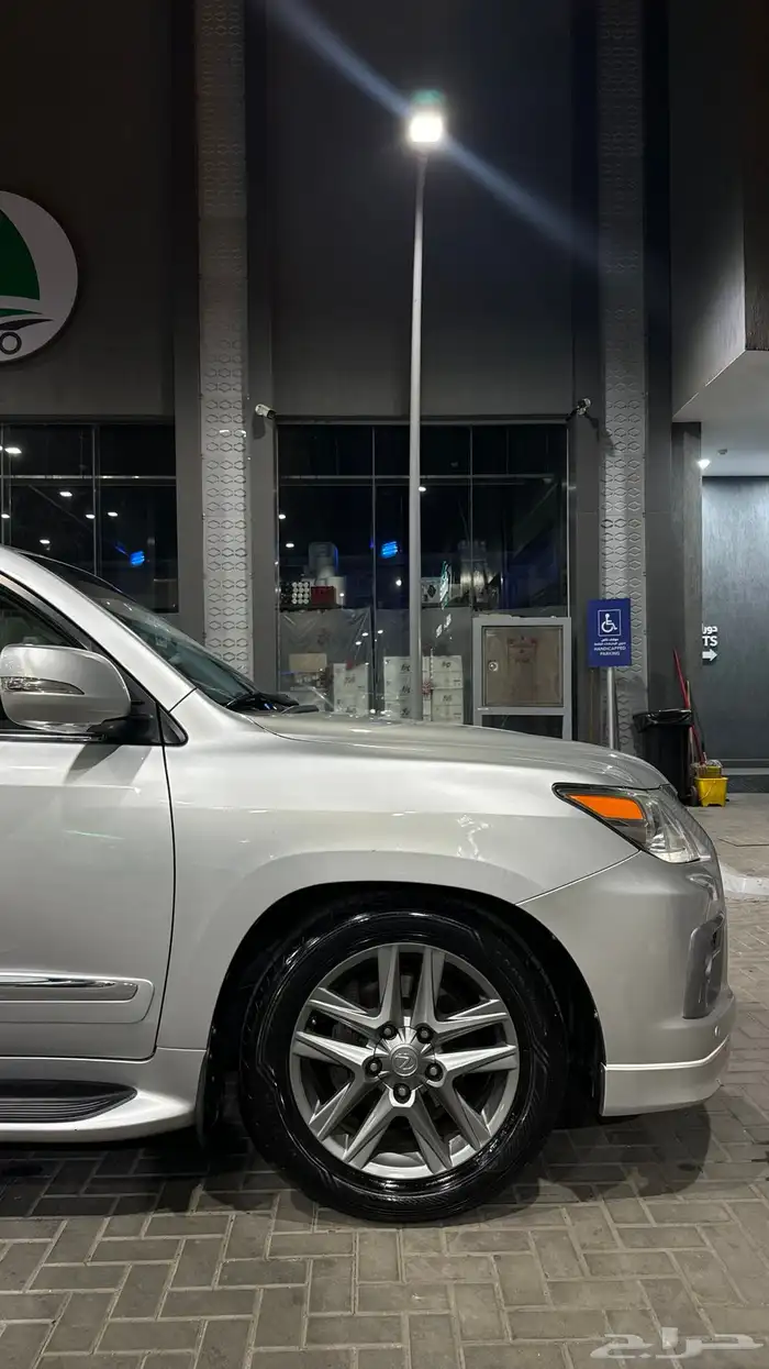 لكزس LX570 2014 فل DD 6