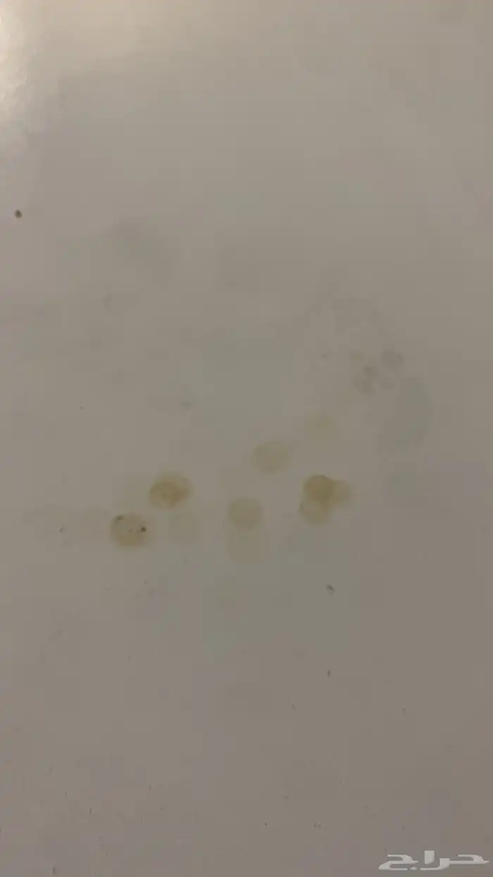 طاولة تلفزيون من هوم بوكس.العيوب وجود آثار قاعدة التلفزيون 2