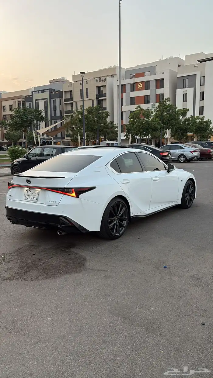 لكزس IS 350 F-sport 2023 4