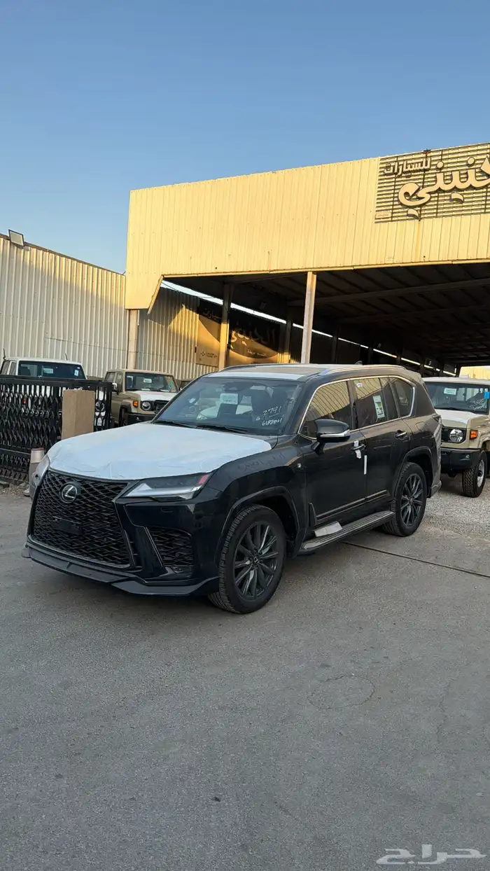 لكزس 2025 بنزين LX600 فل كامل سبورت سعودي جديد اللون اسود 1