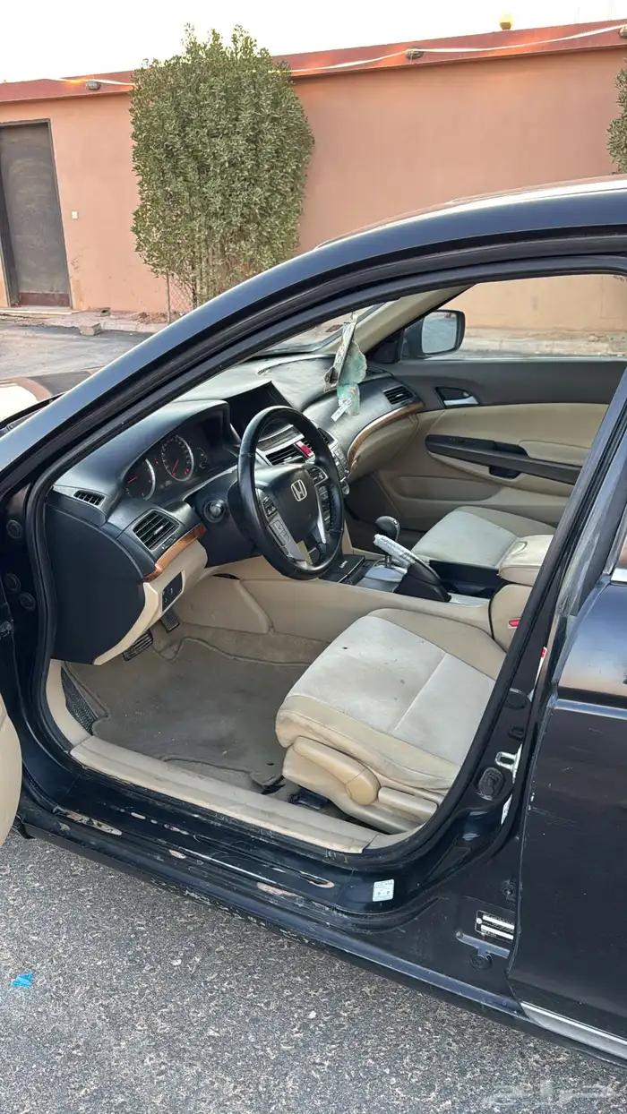 سلام عليكم ورحمة الله اعرض لكم هوندا اكورد موديل 12 18