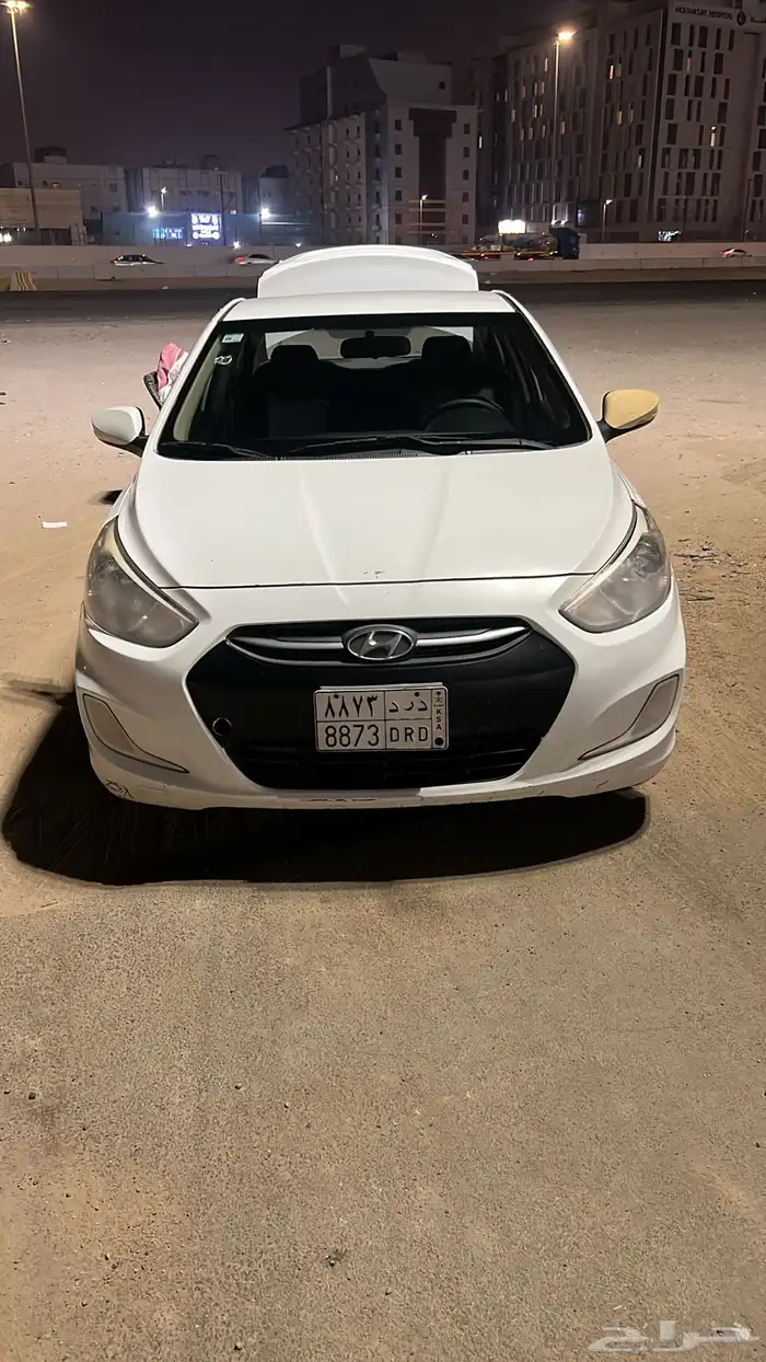 اكسنت 2017 ماشيه 290 نظيفه ابيض لها معي 4 سنين وماقد اشتكيت 0