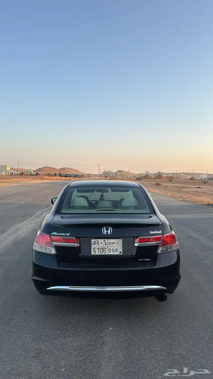 سلام عليكم ورحمة الله اعرض لكم هوندا اكورد موديل 12 12