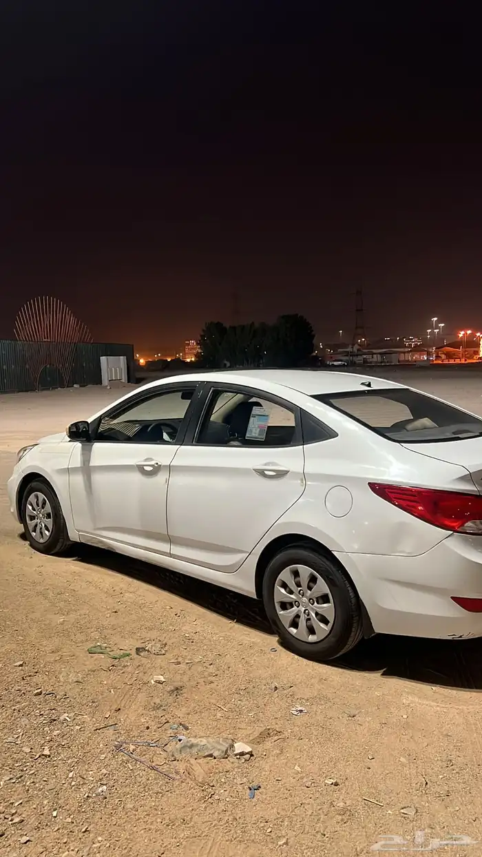 اكسنت 2017 ماشيه 290 نظيفه ابيض لها معي 4 سنين وماقد اشتكيت 1