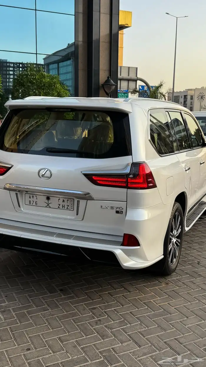 لكزس LX570 سعودي مخزن 2021 5
