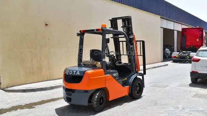 تاجير رافعات شوكيه كرينات معدات ثقيله تغطيه مشاريع 2