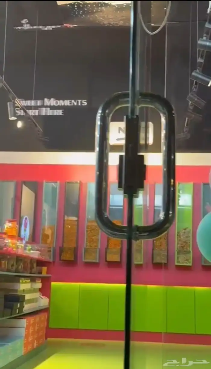 محل للبيع او التقبيل في حي الموظفين 8