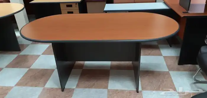 طاولة اجتماعات تجمع بين الأناقة والجمال بأحجام مختلفة 41