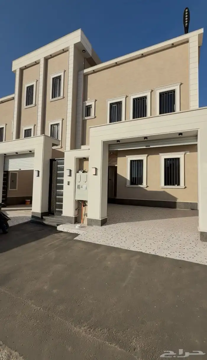 للبيع دور تمليك ارضي بحوش حى الزهور بالقرب من الدفاع المدنى 0