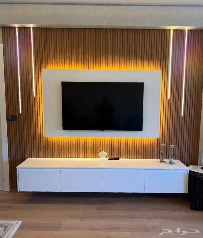 ديكور داخلي بديل خشب معا شاشه معا رف واناره صفراء 0