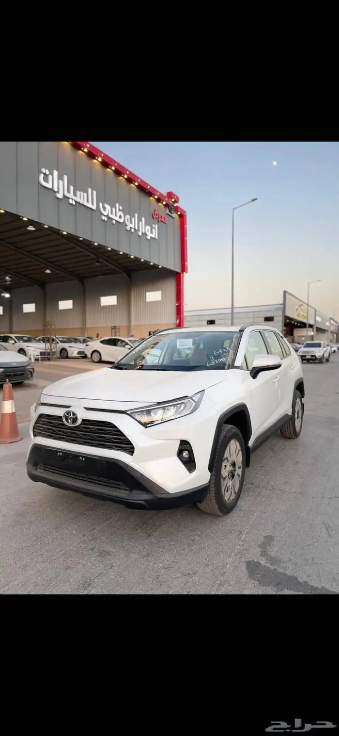 تويوتا راف فور XLE بنزين 2025 فتحة بنزين 2