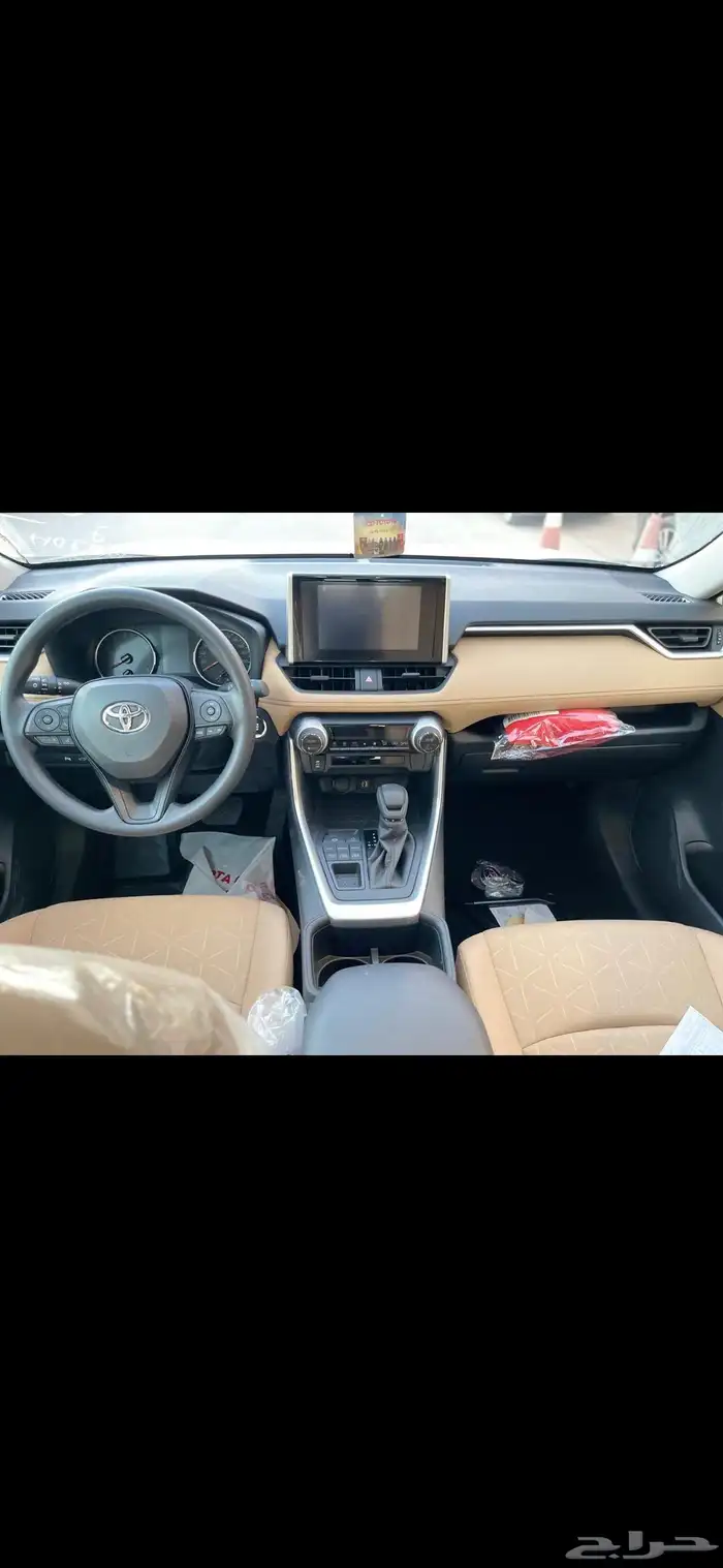 تويوتا راف فور XLE بنزين 2025 فتحة بنزين 8