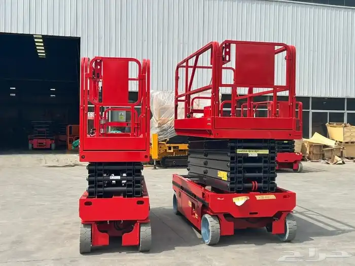 سيزر لفت للايجار رافعة شوكية ومقصية مان ليفت فوركلفت للايجار 1