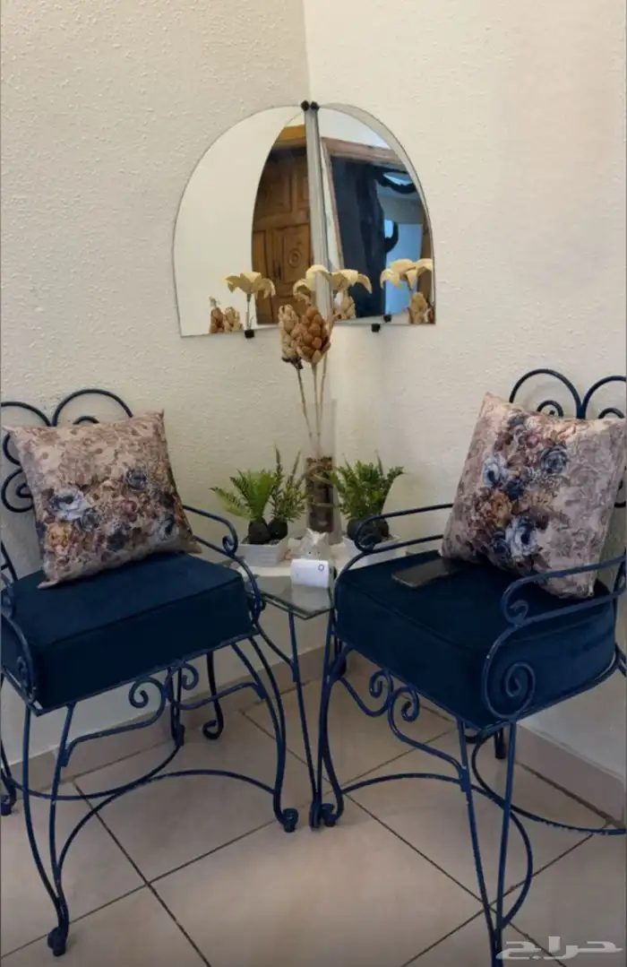 كراسي مع طاوله ومرايا 0