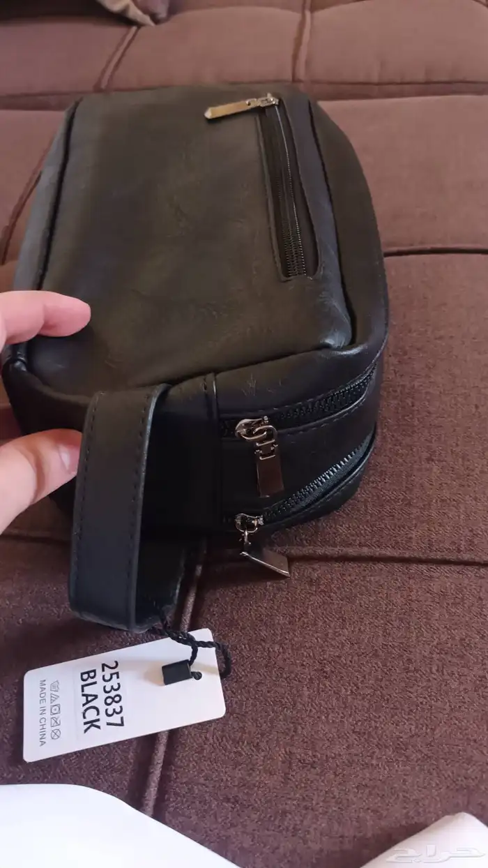 شنطه رجالي صغير ه يدويه جديده غير مستخدمه السعر 100ريال 2