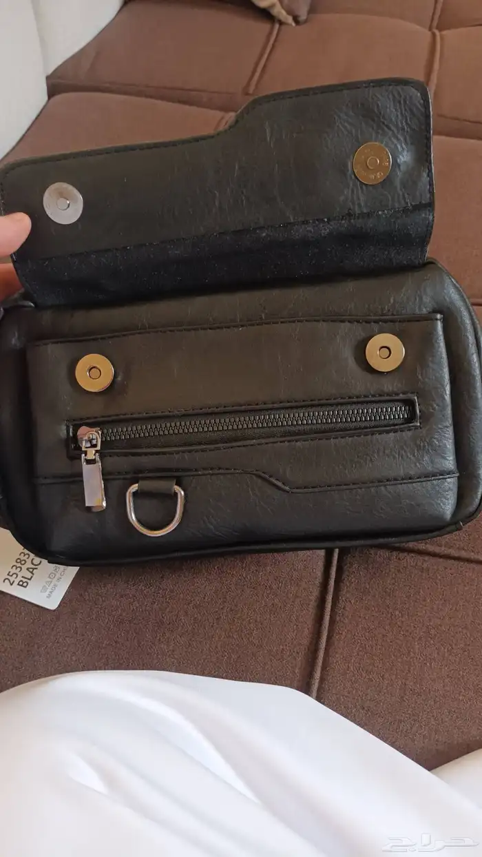 شنطه رجالي صغير ه يدويه جديده غير مستخدمه السعر 100ريال 1