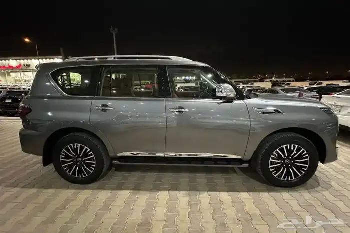 نيسان باترول بلاتينيوم موديل 2022 فل كامل نضيف جدا 3