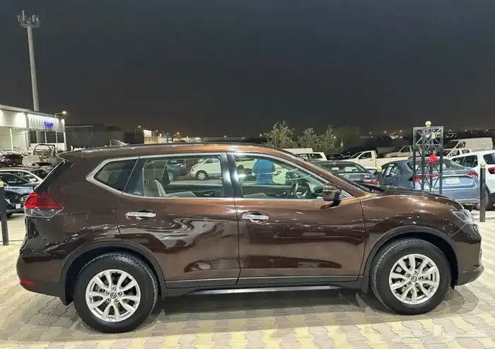 نيسان اكس تريل موديل 2021 دبل نضيف جدا 2