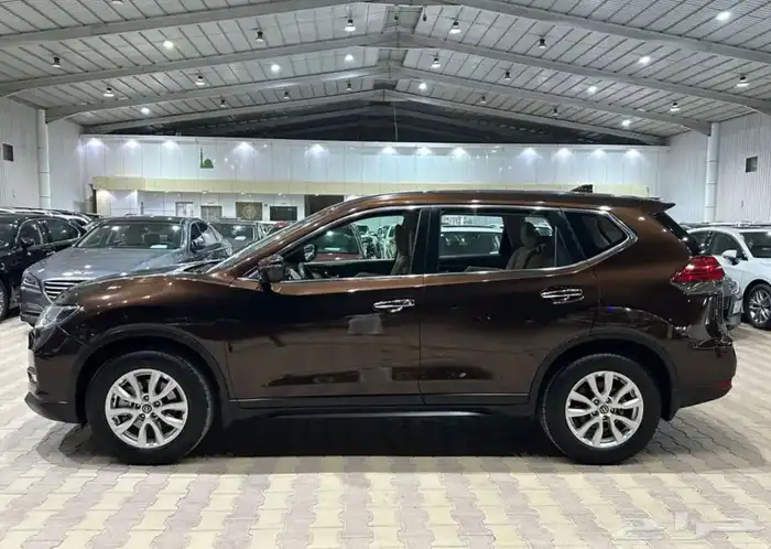 نيسان اكس تريل موديل 2021 دبل نضيف جدا 4