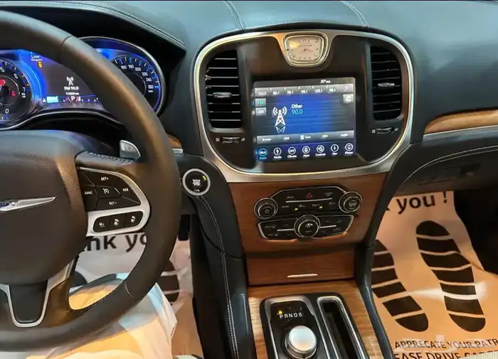 كرايزلر C300 موديل 2018 فل كامل نضيف جدا 7