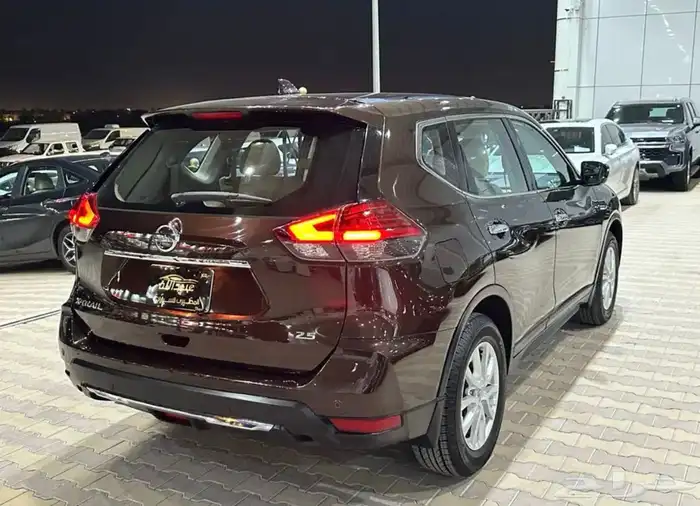 نيسان اكس تريل موديل 2021 دبل نضيف جدا 23