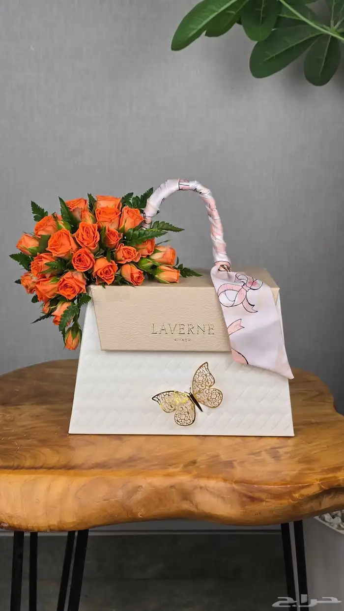 أناقة الورد البرتقالي مع فخامة حقيبة Laverne تنسيق يجمع 0