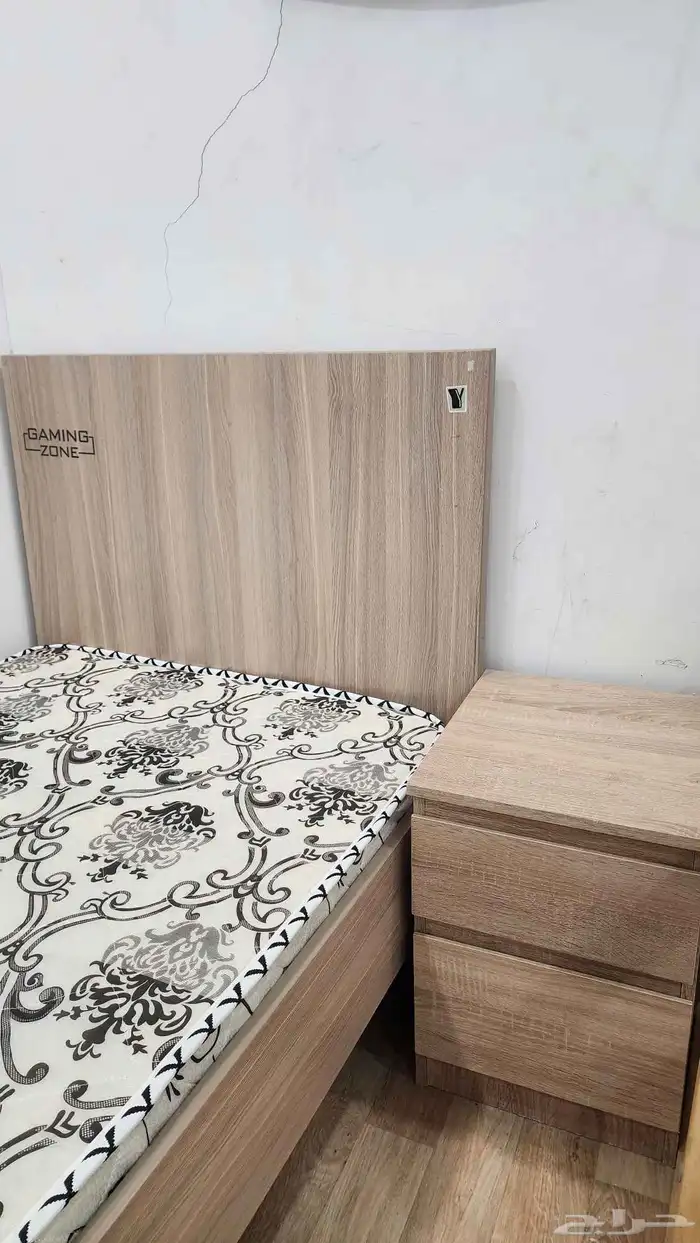 سريرين مفرد للاطفال والكبار نظيفة مع مرتبه 1