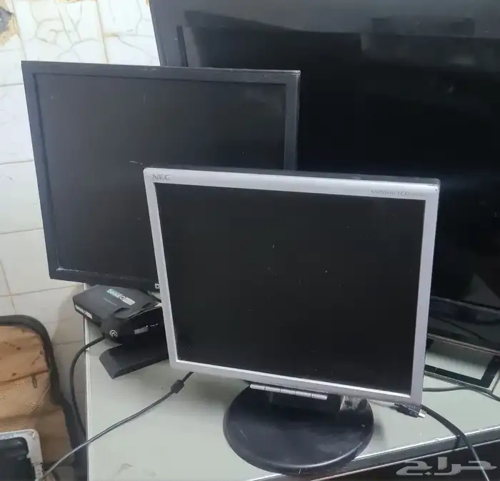 شاشة تلفزيون ولابتوب وفرنين غاز 2