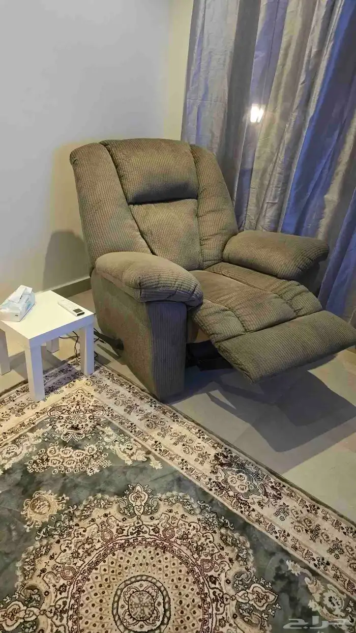 كرسي استرخاء من آشلي امريكي بتصميم أنيق وعصري بمسند 0