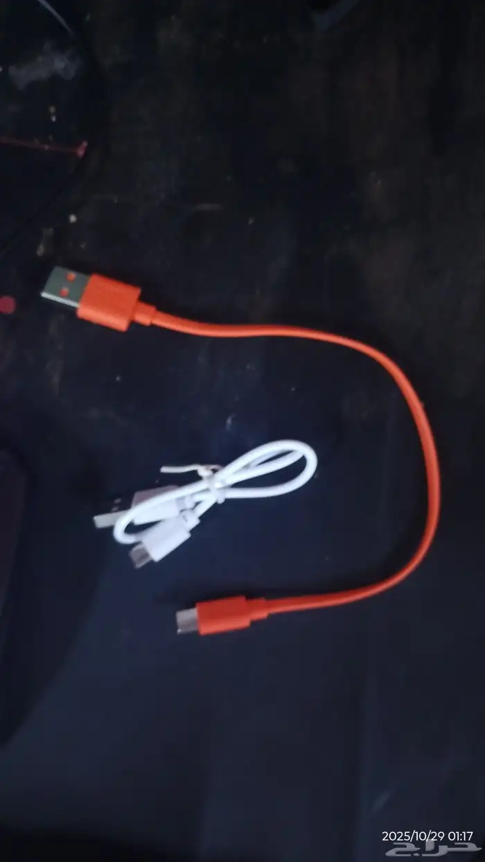 انت مجموعه من السلك السماعات وعندي اربعه مفاتيح يو اس بي 2